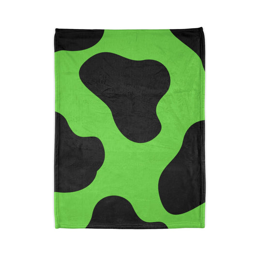 Green & Black Camo Plush Blanket — Abstract Cow-Spot Pattern Cozy Throw