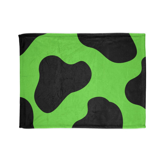 Green & Black Camo Plush Blanket — Abstract Cow-Spot Pattern Cozy Throw