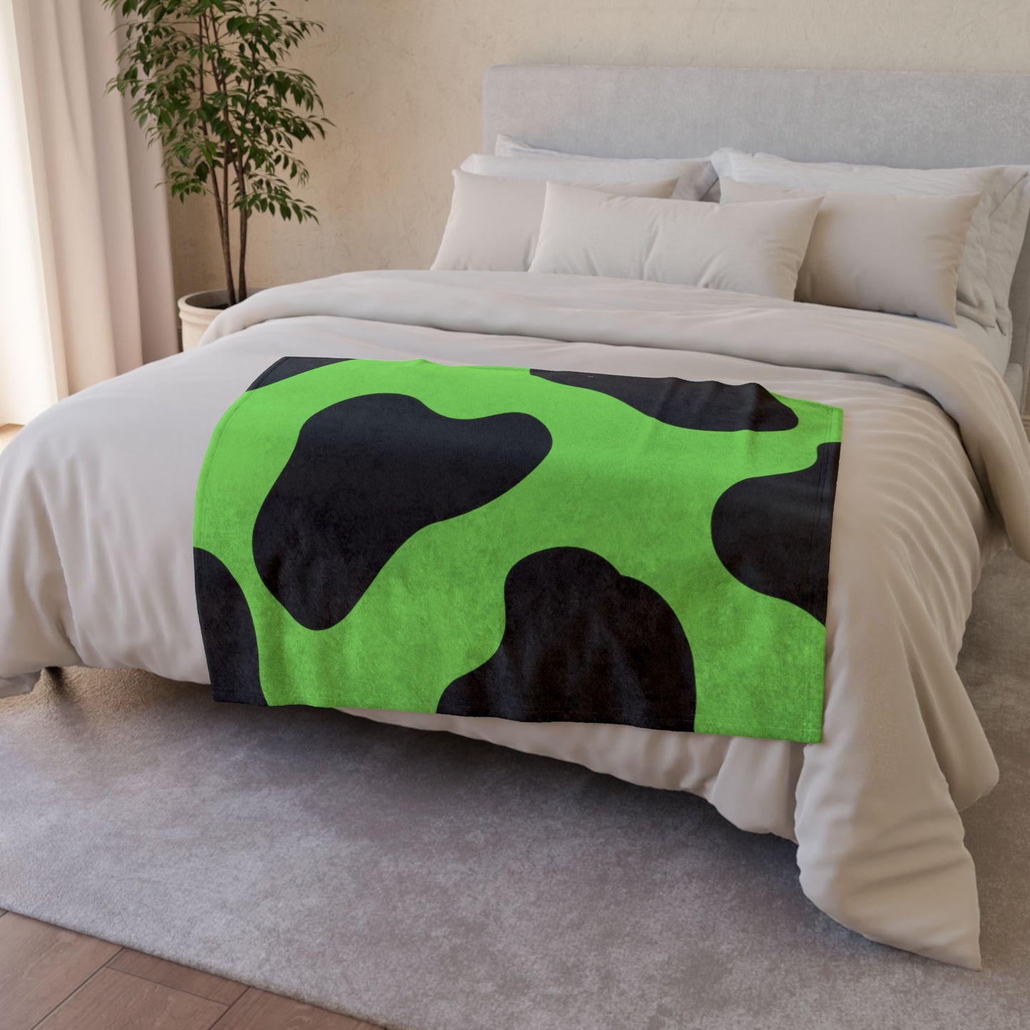Green & Black Camo Plush Blanket — Abstract Cow-Spot Pattern Cozy Throw